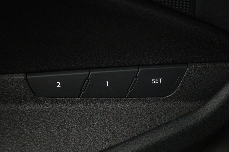 Audi e-tron Sportback 50 quattro Business edition Plus 71 kWh (PANORAMADAK, STOELVERWARMING, DIGITALE COCKPIT, ACHTERUITRIJCAMERA)