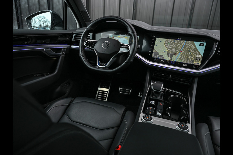 Volkswagen Touareg 3.0 TSi 4MOTION R · Panoramadak · Luchtvering · Adaptive Cruise Control · Memory Seats · Camera · Keyless entree · Blis · Ambian