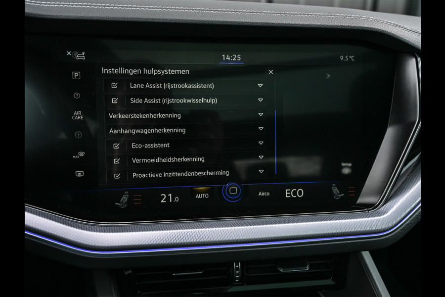 Volkswagen Touareg 3.0 TSi 4MOTION R · Panoramadak · Luchtvering · Adaptive Cruise Control · Memory Seats · Camera · Keyless entree · Blis · Ambian