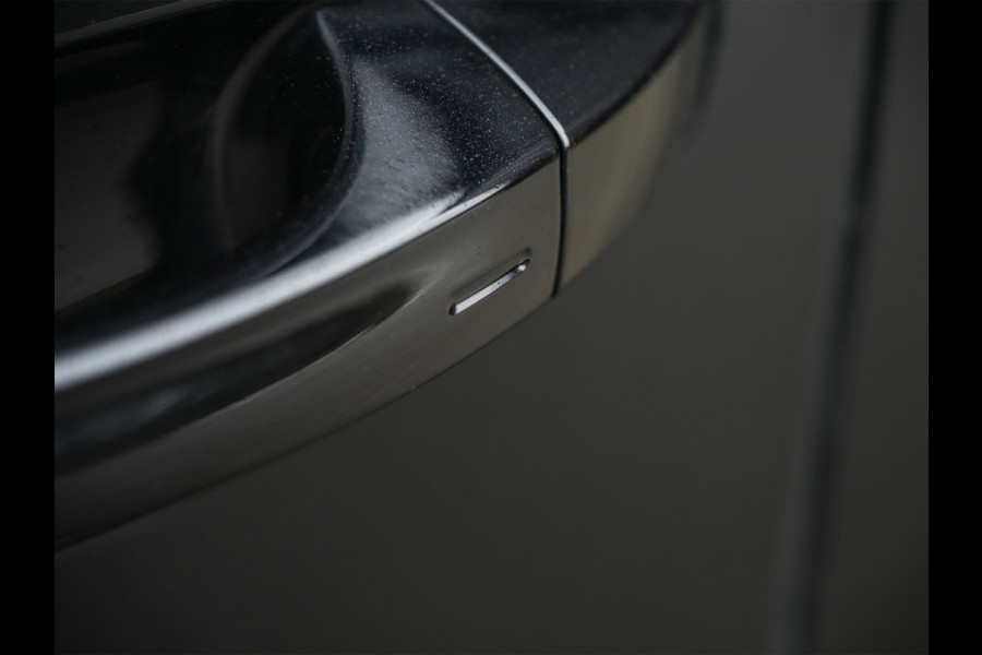 Volkswagen Touareg 3.0 TSi 4MOTION R · Panoramadak · Luchtvering · Adaptive Cruise Control · Memory Seats · Camera · Keyless entree · Blis · Ambian