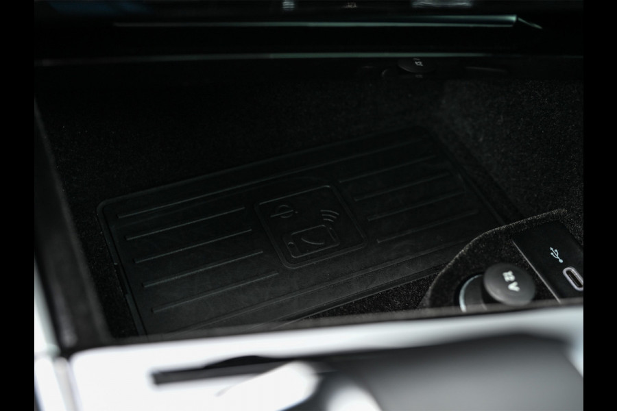 Volkswagen Touareg 3.0 TSi 4MOTION R · Panoramadak · Luchtvering · Adaptive Cruise Control · Memory Seats · Camera · Keyless entree · Blis · Ambian