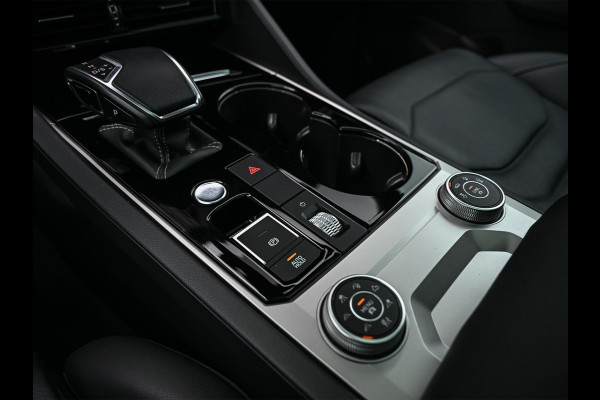 Volkswagen Touareg 3.0 TSi 4MOTION R · Panoramadak · Luchtvering · Adaptive Cruise Control · Memory Seats · Camera · Keyless entree · Blis · Ambian