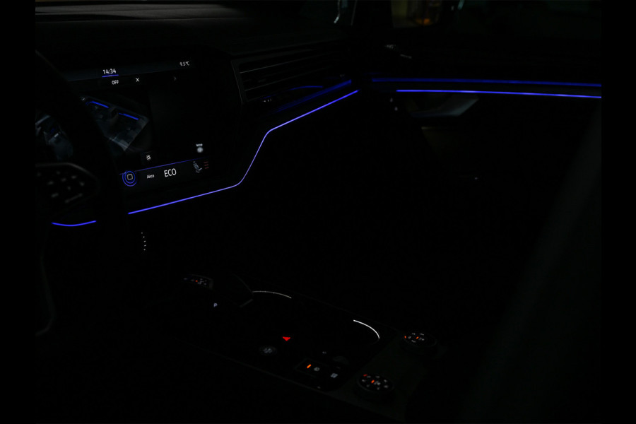 Volkswagen Touareg 3.0 TSi 4MOTION R · Panoramadak · Luchtvering · Adaptive Cruise Control · Memory Seats · Camera · Keyless entree · Blis · Ambian