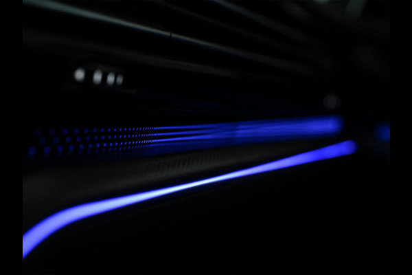 Volkswagen Touareg 3.0 TSi 4MOTION R · Panoramadak · Luchtvering · Adaptive Cruise Control · Memory Seats · Camera · Keyless entree · Blis · Ambian