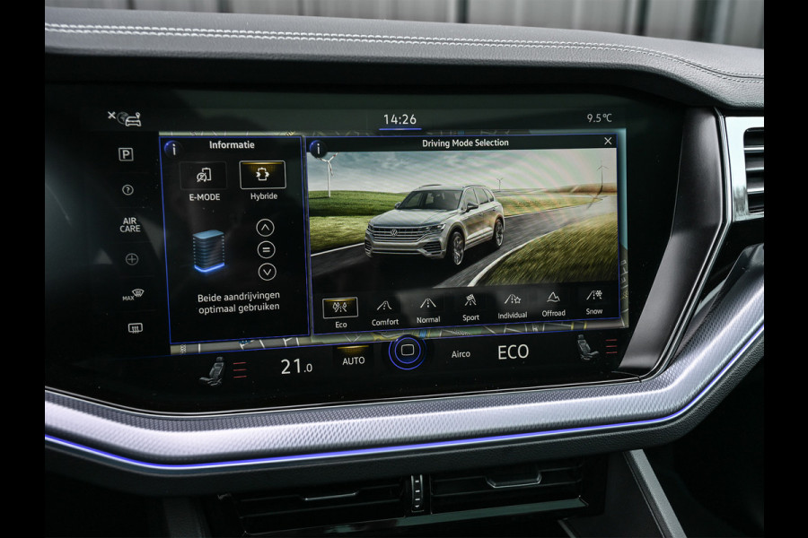 Volkswagen Touareg 3.0 TSi 4MOTION R · Panoramadak · Luchtvering · Adaptive Cruise Control · Memory Seats · Camera · Keyless entree · Blis · Ambian