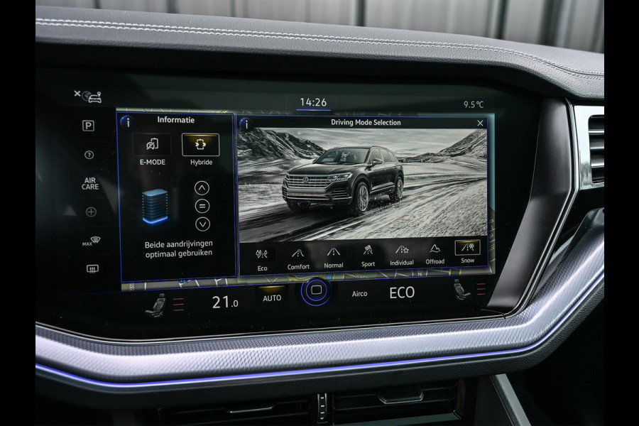 Volkswagen Touareg 3.0 TSi 4MOTION R · Panoramadak · Luchtvering · Adaptive Cruise Control · Memory Seats · Camera · Keyless entree · Blis · Ambian