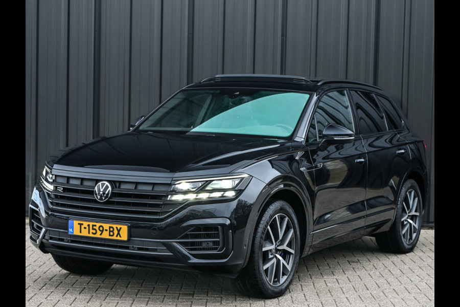Volkswagen Touareg 3.0 TSi 4MOTION R · Panoramadak · Luchtvering · Adaptive Cruise Control · Memory Seats · Camera · Keyless entree · Blis · Ambian