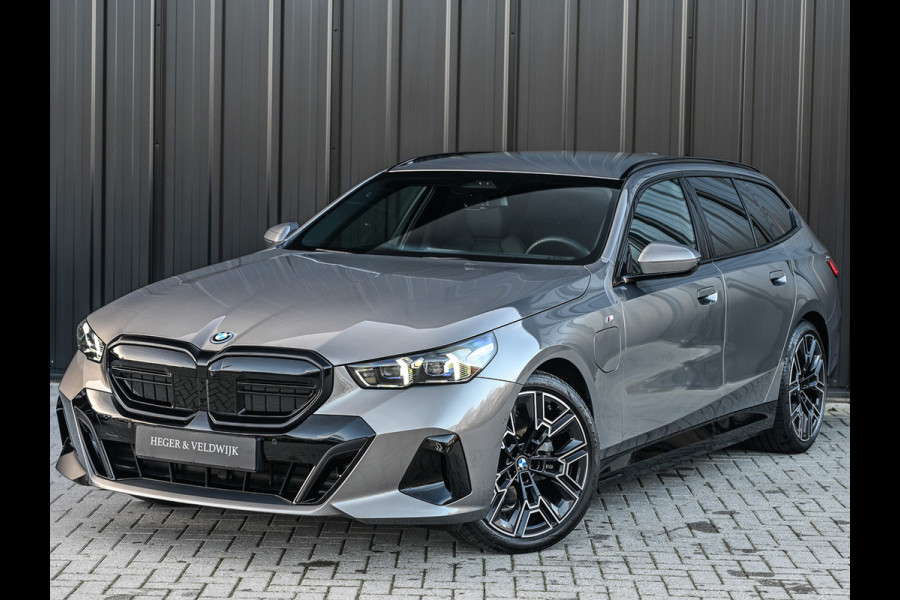 BMW 5 Serie Touring 530e XDRIVE | SHADOW LINE | M-SPORT | COMFORT ACCESS | ACTIVE CRUISE | BOWERS & WILKINS | 360 CAMERA | STUUR- EN STOELVE
