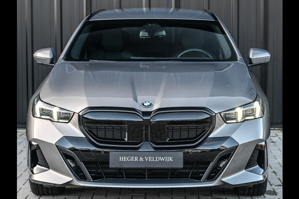 BMW 5 Serie Touring 530e XDRIVE | SHADOW LINE | M-SPORT | COMFORT ACCESS | ACTIVE CRUISE | BOWERS & WILKINS | 360 CAMERA | STUUR- EN STOELVE