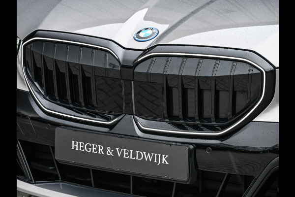 BMW 5 Serie Touring 530e xDrive · M Sportpaket Pro ·Harman Kardon · M Sport Suspension · Adaptive Led · Driving Assistant Plus · Ambient Lig
