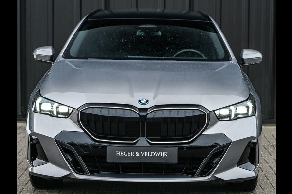 BMW 5 Serie Touring 530e xDrive · M Sportpaket Pro ·Harman Kardon · M Sport Suspension · Adaptive Led · Driving Assistant Plus · Ambient Lig