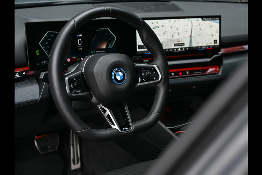 BMW 5 Serie Touring 530e xDrive · M Sportpaket Pro ·Harman Kardon · M Sport Suspension · Adaptive Led · Driving Assistant Plus · Ambient Lig