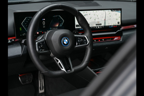 BMW 5 Serie Touring 530e xDrive · M Sportpaket Pro ·Harman Kardon · M Sport Suspension · Adaptive Led · Driving Assistant Plus · Ambient Lig