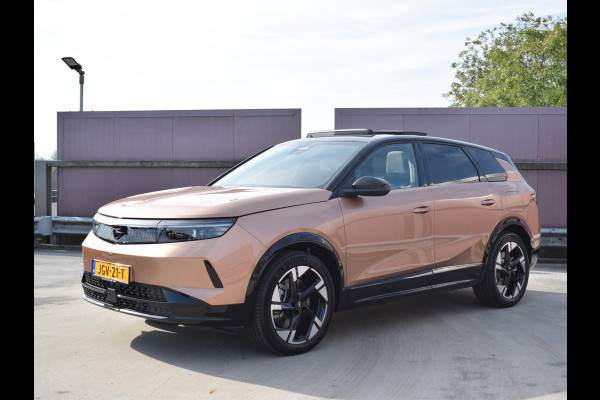 Opel Grandland Electric GS 73 kWh SCHUIFKANTELDAK | NAVIGATIE | CARPLAY | ACHTERUITRIJCAMERA MET SENSOREN | WINTERPAKKET |