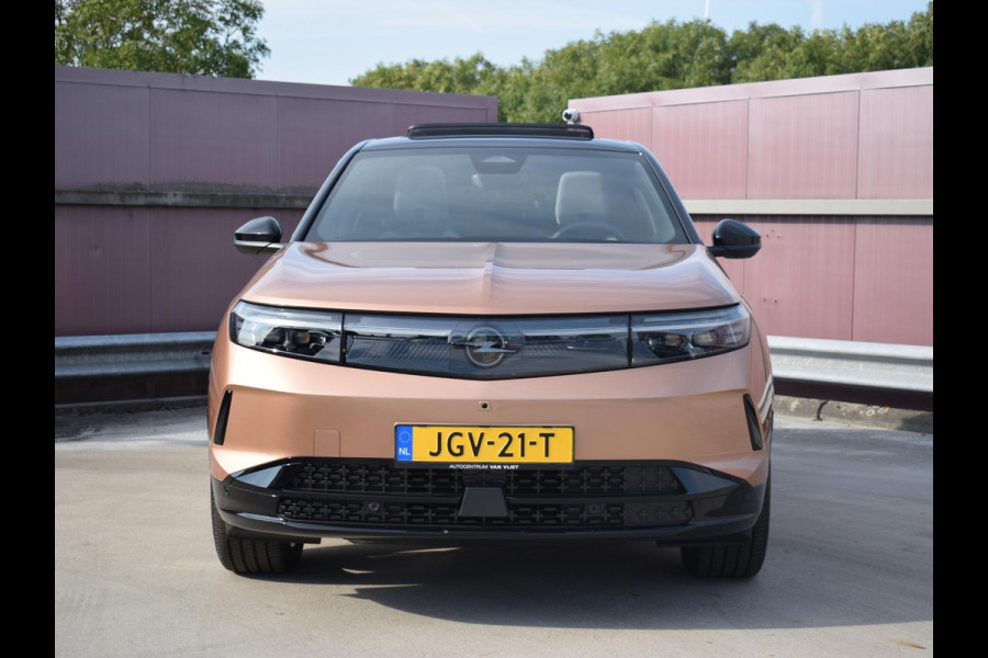 Opel Grandland Electric GS 73 kWh SCHUIFKANTELDAK | NAVIGATIE | CARPLAY | ACHTERUITRIJCAMERA MET SENSOREN | WINTERPAKKET |