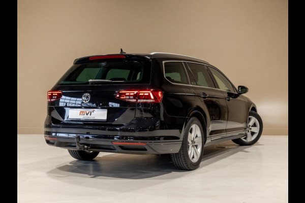 Volkswagen Passat Variant 1.5 TSI Comfort Business / 150pk / Panoramadak / Trekhaak / Achteruitrijcamera