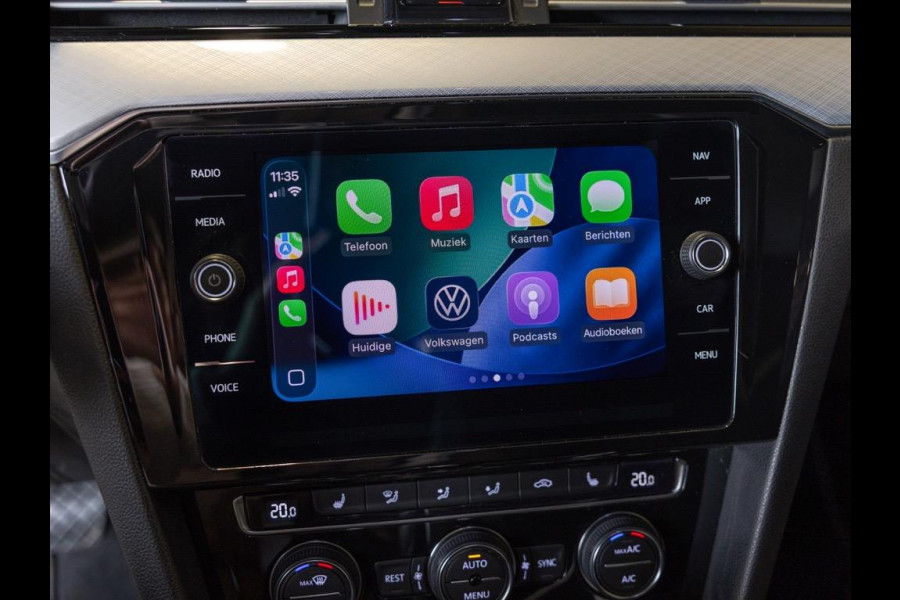 Volkswagen Passat Variant 1.5 TSI Comfort Business / 150pk / Panoramadak / Trekhaak / Achteruitrijcamera