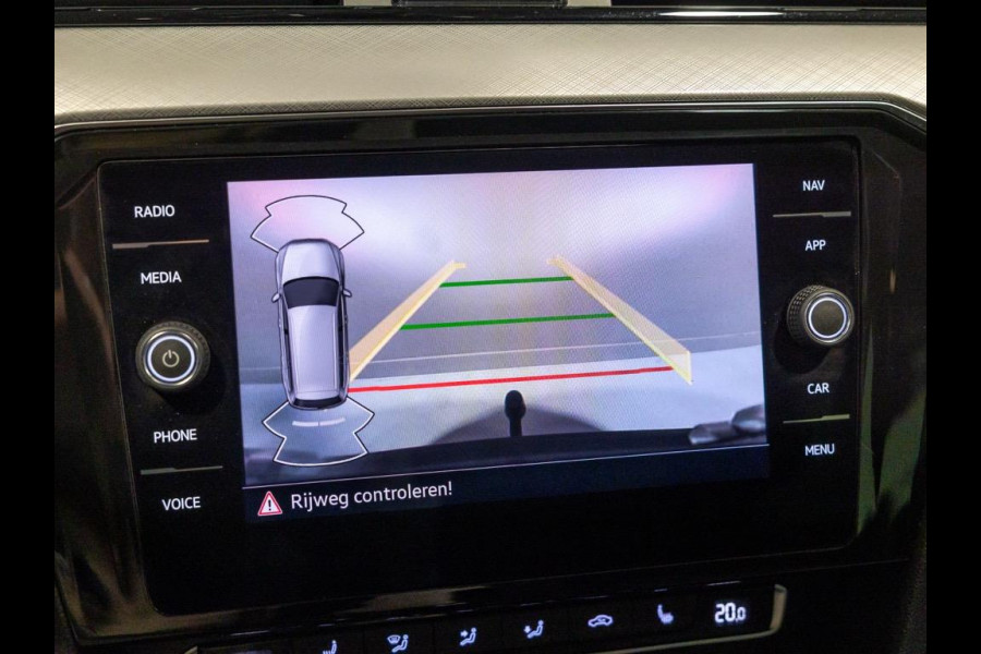 Volkswagen Passat Variant 1.5 TSI Comfort Business / 150pk / Panoramadak / Trekhaak / Achteruitrijcamera