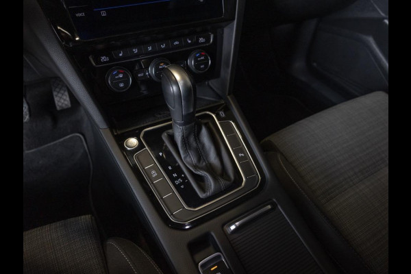 Volkswagen Passat Variant 1.5 TSI Comfort Business / 150pk / Panoramadak / Trekhaak / Achteruitrijcamera