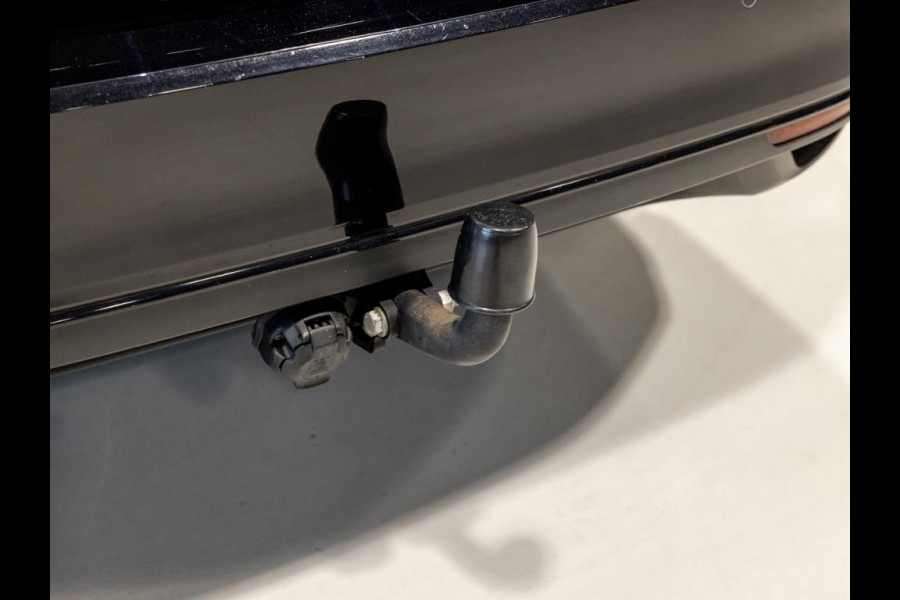 Volkswagen Passat Variant 1.5 TSI Comfort Business / 150pk / Panoramadak / Trekhaak / Achteruitrijcamera