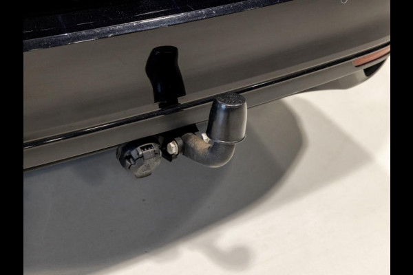 Volkswagen Passat Variant 1.5 TSI Comfort Business / 150pk / Panoramadak / Trekhaak / Achteruitrijcamera