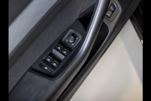 Volkswagen Passat Variant 1.5 TSI Comfort Business / 150pk / Panoramadak / Trekhaak / Achteruitrijcamera