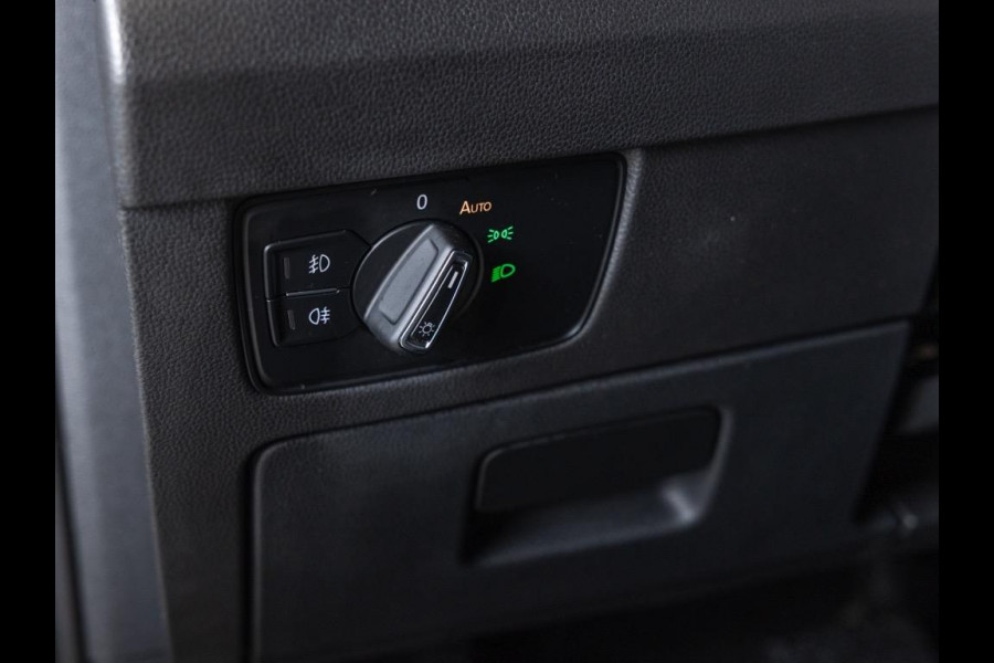 Volkswagen Passat Variant 1.5 TSI Comfort Business / 150pk / Panoramadak / Trekhaak / Achteruitrijcamera