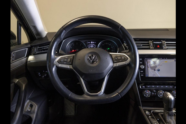 Volkswagen Passat Variant 1.5 TSI Comfort Business / 150pk / Panoramadak / Trekhaak / Achteruitrijcamera