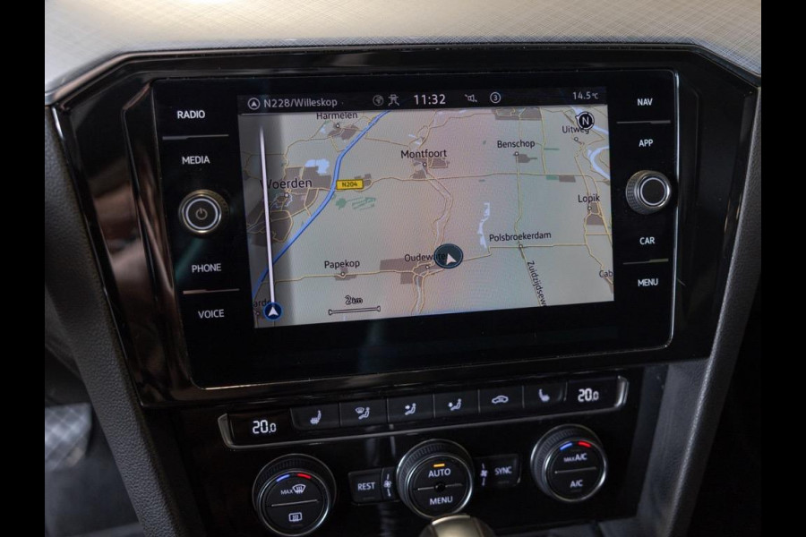 Volkswagen Passat Variant 1.5 TSI Comfort Business / 150pk / Panoramadak / Trekhaak / Achteruitrijcamera