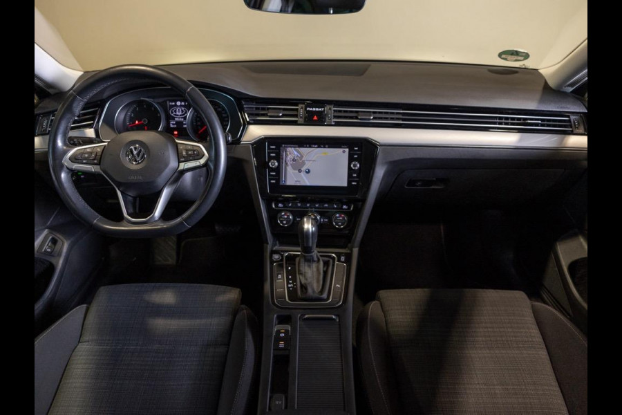 Volkswagen Passat Variant 1.5 TSI Comfort Business / 150pk / Panoramadak / Trekhaak / Achteruitrijcamera