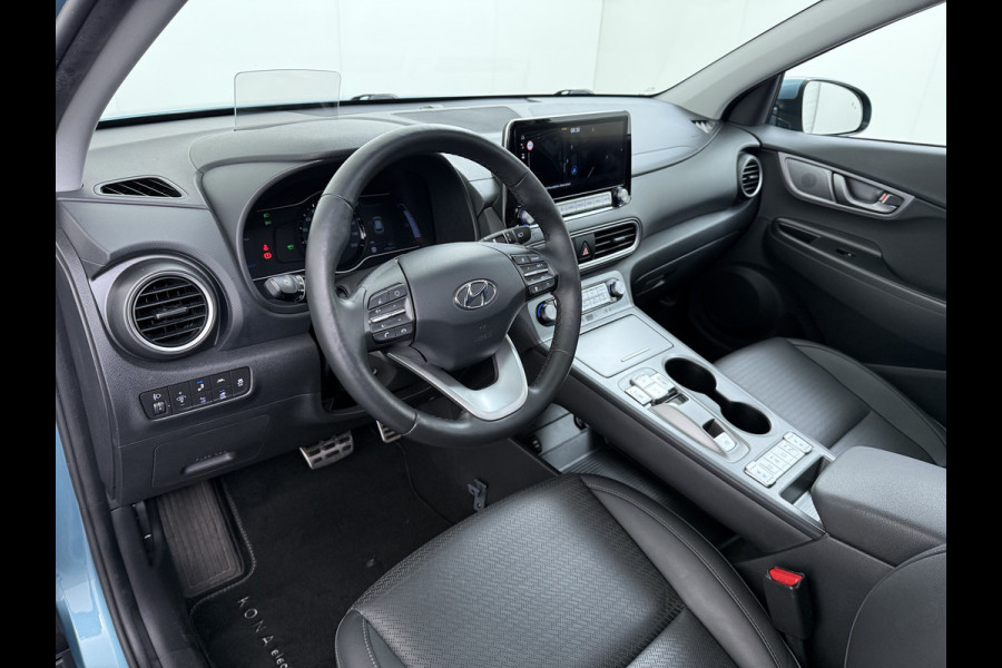 Hyundai Kona EV 64kWh SOH 100% 3-Fase Warmtepomp Leer+Elektr+Verwarmd+Gekoeld! Schuif-/kanteldak Head-Up Display Adap.Cruise Apple Carplay An Keyless Stuurverwarming Blind Spot Monitoring Lane Assist DAB Led Origineel Nederlandse Auto Super compleet! € 46000 nieuw