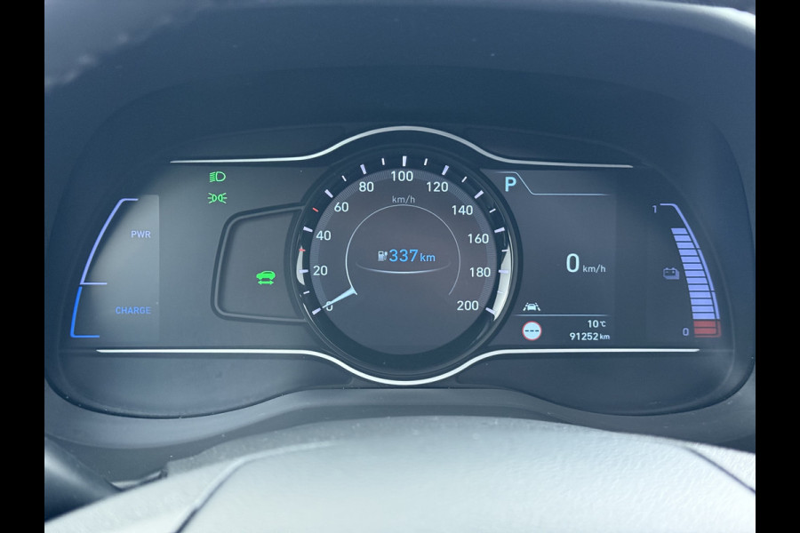 Hyundai Kona EV 64kWh SOH 100% 3-Fase Warmtepomp Leer+Elektr+Verwarmd+Gekoeld! Schuif-/kanteldak Head-Up Display Adap.Cruise Apple Carplay An Keyless Stuurverwarming Blind Spot Monitoring Lane Assist DAB Led Origineel Nederlandse Auto Super compleet! € 46000 nieuw