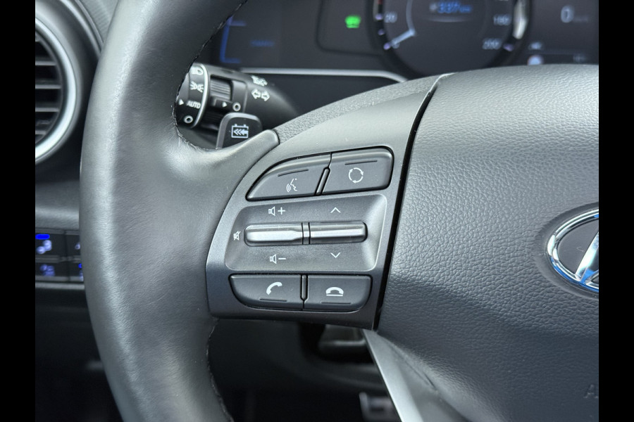 Hyundai Kona EV 64kWh SOH 100% 3-Fase Warmtepomp Leer+Elektr+Verwarmd+Gekoeld! Schuif-/kanteldak Head-Up Display Adap.Cruise Apple Carplay An Keyless Stuurverwarming Blind Spot Monitoring Lane Assist DAB Led Origineel Nederlandse Auto Super compleet! € 46000 nieuw