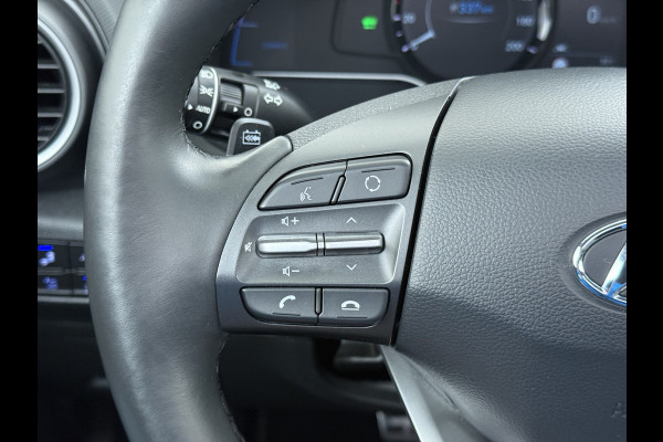 Hyundai Kona EV 64kWh SOH 100% 3-Fase Warmtepomp Leer+Elektr+Verwarmd+Gekoeld! Schuif-/kanteldak Head-Up Display Adap.Cruise Apple Carplay An Keyless Stuurverwarming Blind Spot Monitoring Lane Assist DAB Led Origineel Nederlandse Auto Super compleet! € 46000 nieuw