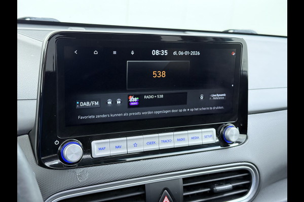 Hyundai Kona EV 64kWh SOH 100% 3-Fase Warmtepomp Leer+Elektr+Verwarmd+Gekoeld! Schuif-/kanteldak Head-Up Display Adap.Cruise Apple Carplay An Keyless Stuurverwarming Blind Spot Monitoring Lane Assist DAB Led Origineel Nederlandse Auto Super compleet! € 46000 nieuw