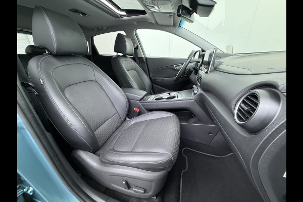 Hyundai Kona EV 64kWh SOH 100% 3-Fase Warmtepomp Leer+Elektr+Verwarmd+Gekoeld! Schuif-/kanteldak Head-Up Display Adap.Cruise Apple Carplay An Keyless Stuurverwarming Blind Spot Monitoring Lane Assist DAB Led Origineel Nederlandse Auto Super compleet! € 46000 nieuw