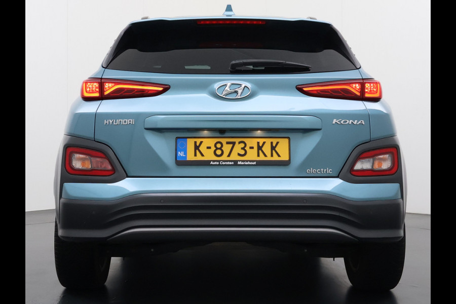 Hyundai Kona EV 64kWh SOH 100% 3-Fase Warmtepomp Leer+Elektr+Verwarmd+Gekoeld! Schuif-/kanteldak Head-Up Display Adap.Cruise Apple Carplay An Keyless Stuurverwarming Blind Spot Monitoring Lane Assist DAB Led Origineel Nederlandse Auto Super compleet! € 46000 nieuw