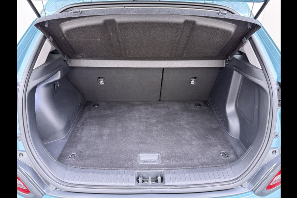 Hyundai Kona EV 64kWh SOH 100% 3-Fase Warmtepomp Leer+Elektr+Verwarmd+Gekoeld! Schuif-/kanteldak Head-Up Display Adap.Cruise Apple Carplay An Keyless Stuurverwarming Blind Spot Monitoring Lane Assist DAB Led Origineel Nederlandse Auto Super compleet! € 46000 nieuw