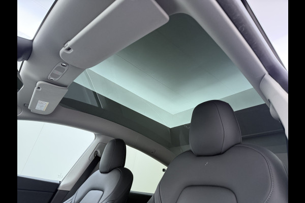 Tesla Model Y 514pk Long Range AWD 75kWh SOH 92% Matrix-Led Lmv 20" Warmtepomp Leer Navi Ecc Premium Audio Stoel+Stuurverwarming Autopilot 3.0 Memory Matrix Led Intel Atom® Processor Homelink 5 Achterbank verwarmd 4WD 1.600KG Trekvermogen tot 210kw DC laden € 75.000 nieuw!