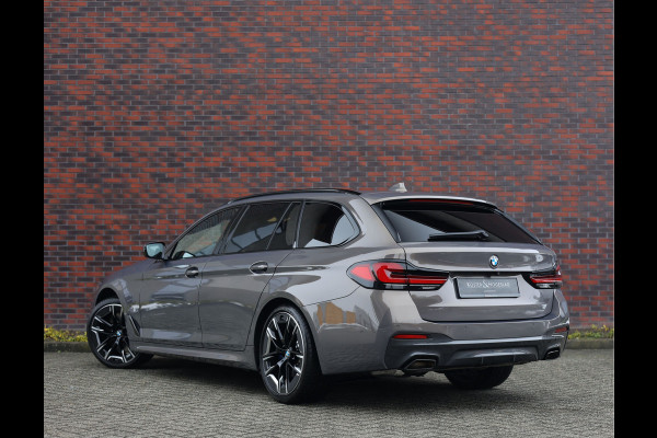 BMW 5 Serie 540i Touring xDrive | M sport Pro - Achteras besturing