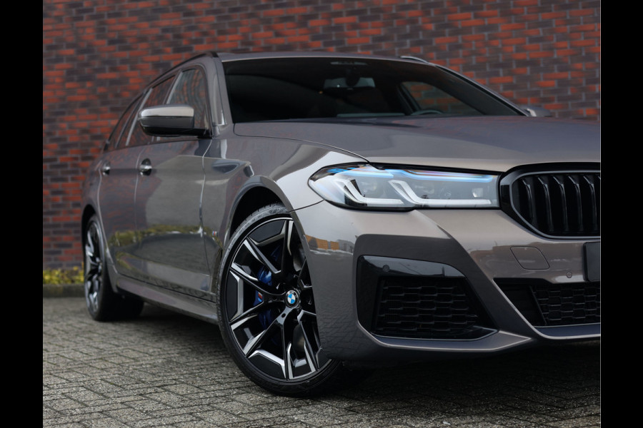 BMW 5 Serie 540i Touring xDrive | M sport Pro - Achteras besturing