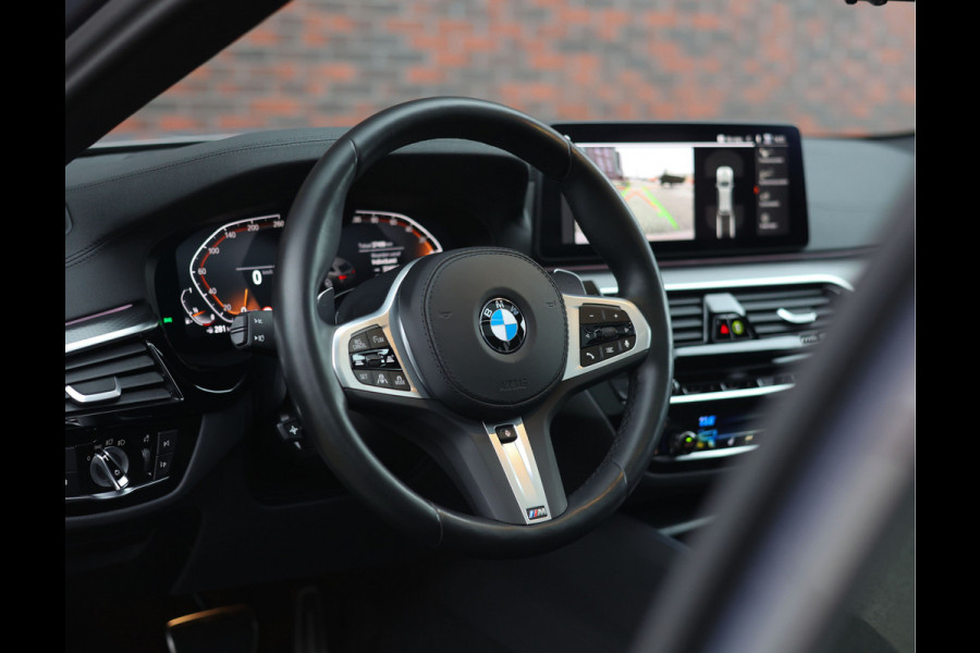 BMW 5 Serie 540i Touring xDrive | M sport Pro - Achteras besturing