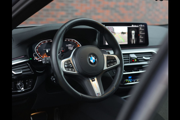 BMW 5 Serie 540i Touring xDrive | M sport Pro - Achteras besturing