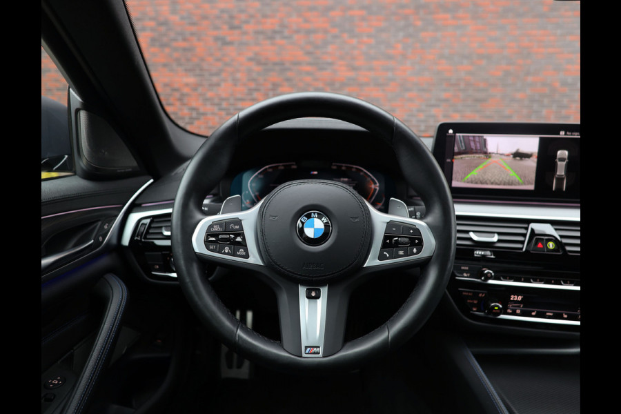BMW 5 Serie 540i Touring xDrive | M sport Pro - Achteras besturing