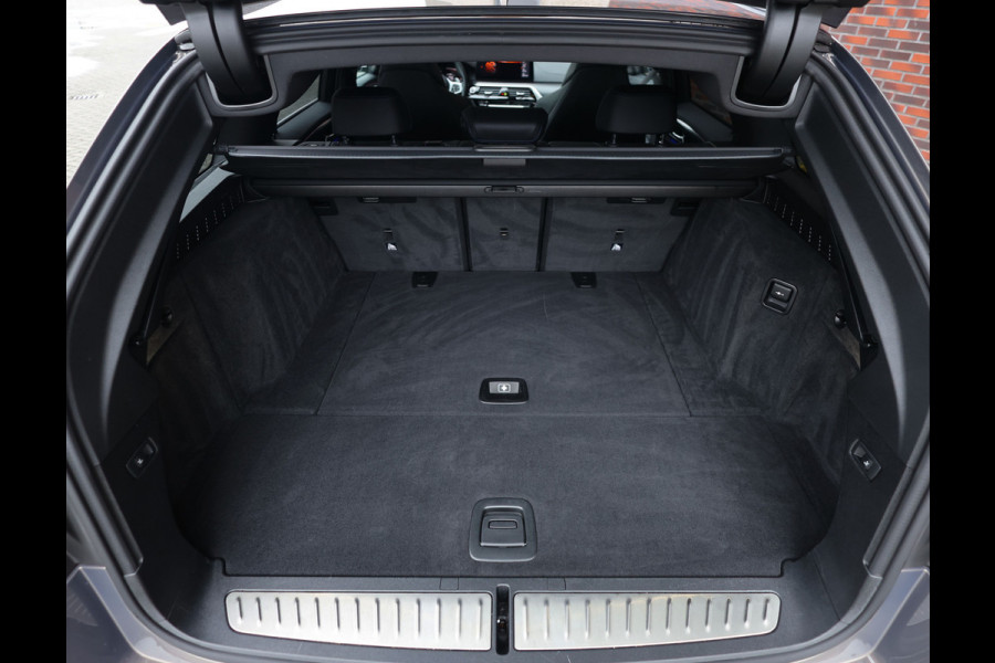 BMW 5 Serie 540i Touring xDrive | M sport Pro - Achteras besturing