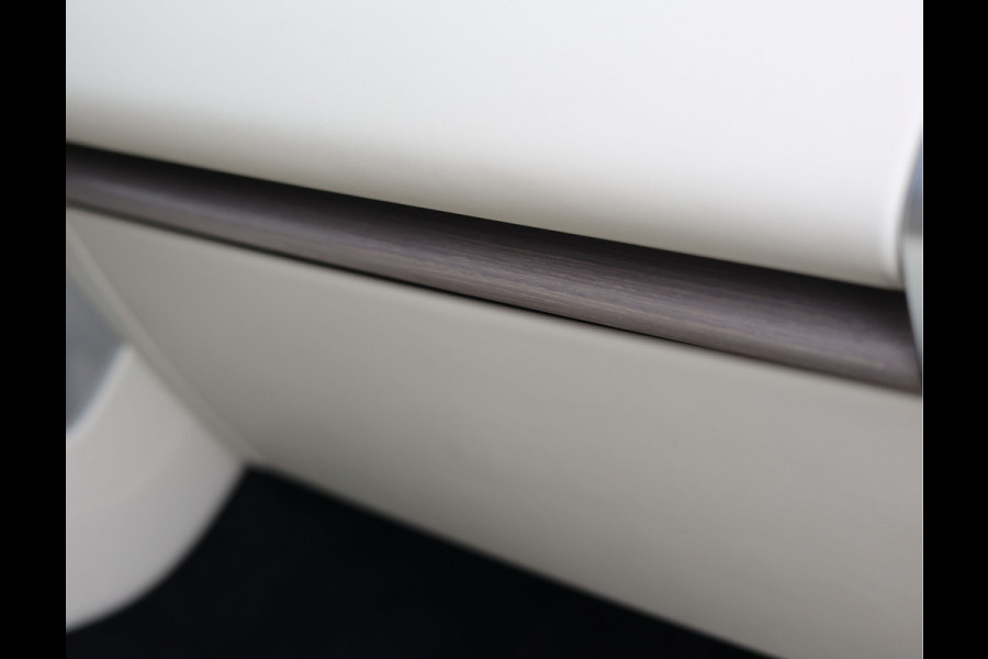 Land Rover Range Rover D250 Autobiography | Perlino - Smart Mirror - Vierwielsturing