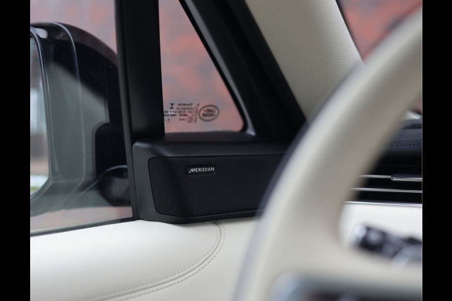 Land Rover Range Rover D250 Autobiography | Perlino - Smart Mirror - Vierwielsturing