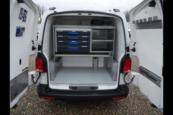 Volkswagen Transporter 2.0 TDI 150PK, L1H1, DSG-automaat, Airco, 2 x Schuifdeur, Dierenambulance-inrichting, Hondenvervoer
