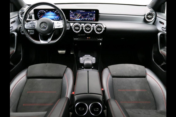 Mercedes-Benz A-Klasse 180 Business Solution AMG AMG Line | Night Pakket | Panorama Schuif-Kanteldak | Sfeerverlichting | Trekhaak | MultiBeam Koplampen | Achteruitrijcamera. Inclusief 24 maanden Mercedes-Benz Certified garantie voor Europa.