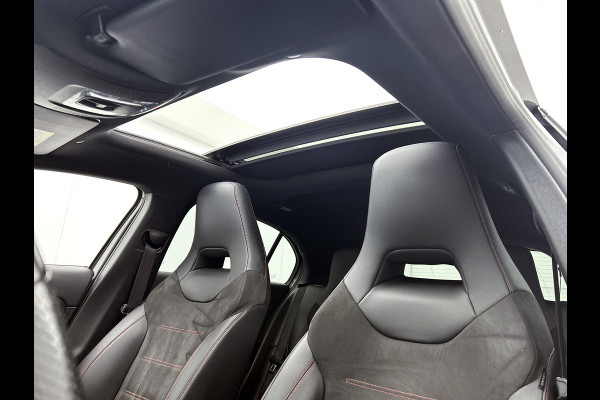Mercedes-Benz A-Klasse 180 Business Solution AMG AMG Line | Night Pakket | Panorama Schuif-Kanteldak | Sfeerverlichting | Trekhaak | MultiBeam Koplampen | Achteruitrijcamera. Inclusief 24 maanden Mercedes-Benz Certified garantie voor Europa.